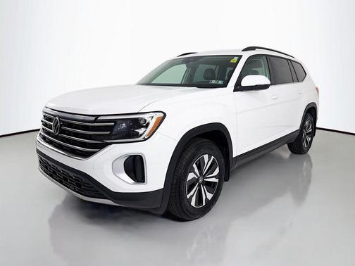 Pure White 2024 Volkswagen Atlas 2.0T SE
