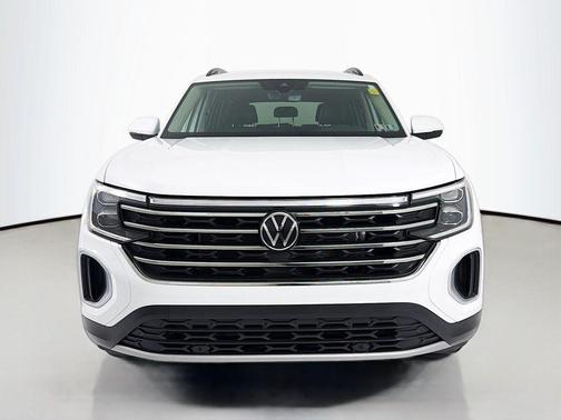 Pure White 2024 Volkswagen Atlas 2.0T SE