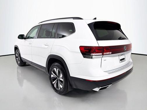 Pure White 2024 Volkswagen Atlas 2.0T SE
