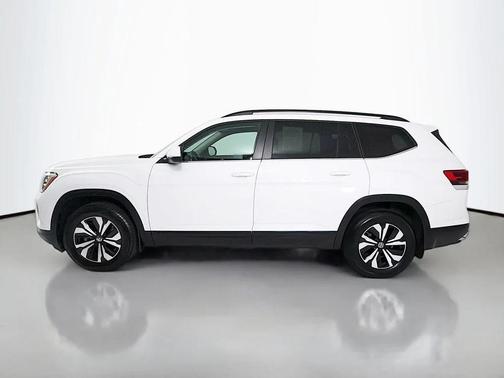 Pure White 2024 Volkswagen Atlas 2.0T SE