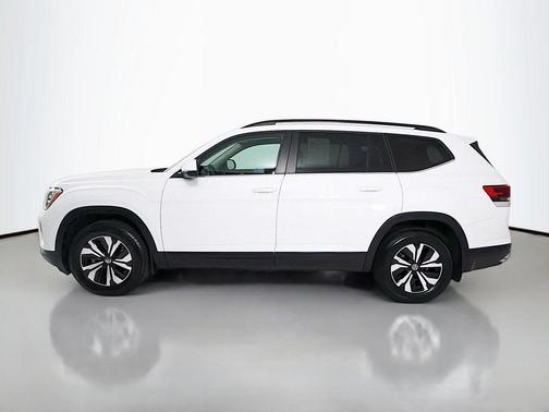 Pure White 2024 Volkswagen Atlas 2.0T SE