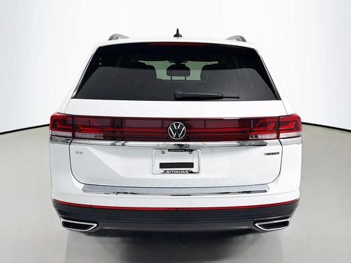 Pure White 2024 Volkswagen Atlas 2.0T SE