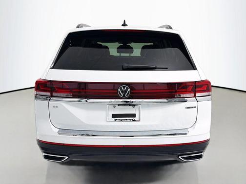 Pure White 2024 Volkswagen Atlas 2.0T SE