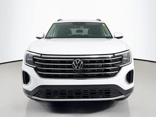Pure White 2024 Volkswagen Atlas 2.0T SE