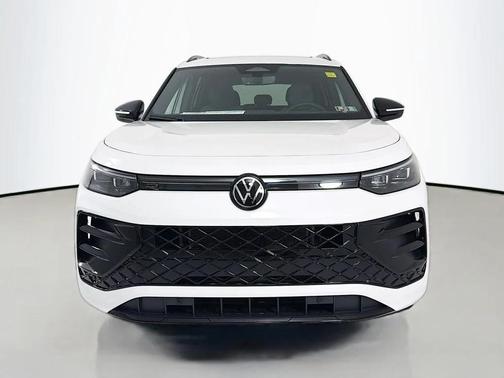 opal white pearl 2026 Volkswagen Tiguan 2.0T SE R-Line Black 4MOTION