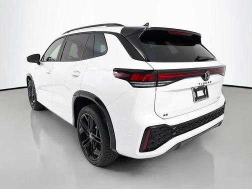 opal white pearl 2026 Volkswagen Tiguan 2.0T SE R-Line Black 4MOTION