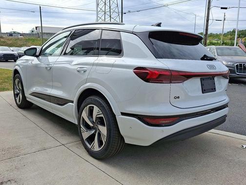 2025 Audi Q6 e-tron Premium Plus quattro