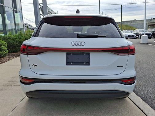 2025 Audi Q6 e-tron Premium Plus quattro