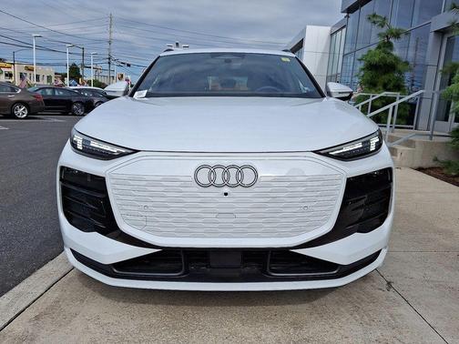 2025 Audi Q6 e-tron Premium Plus quattro