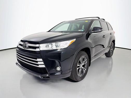 Midnight Black Metallic 2018 Toyota Highlander LE Plus
