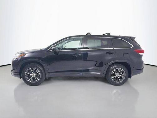 Midnight Black Metallic 2018 Toyota Highlander LE Plus