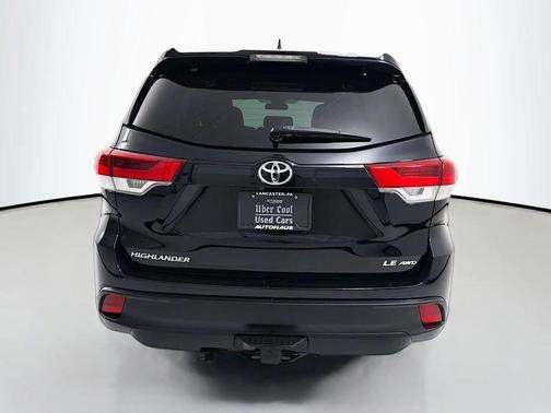 Midnight Black Metallic 2018 Toyota Highlander LE Plus