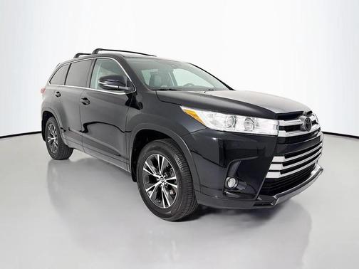 Midnight Black Metallic 2018 Toyota Highlander LE Plus
