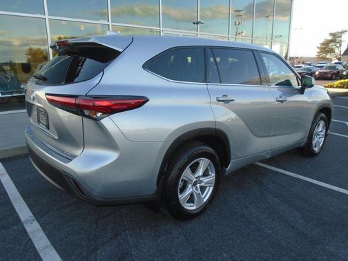 2021 Toyota Highlander LE