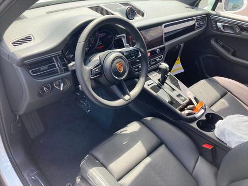 2023 Porsche Macan Base