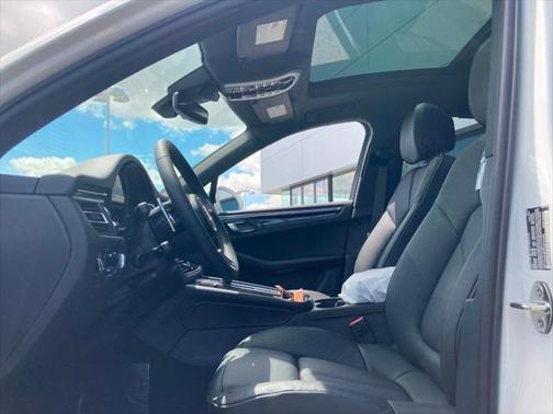 2023 Porsche Macan Base