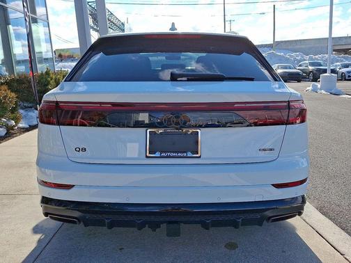 Glacier White Metallic 2026 Audi Q8 55 Premium Plus