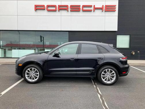 2025 Porsche Macan AWD