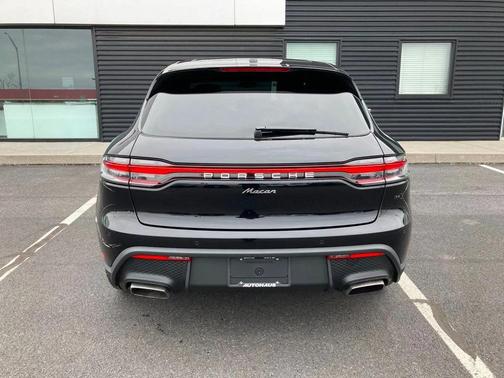 2025 Porsche Macan AWD