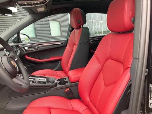 2025 Porsche Macan AWD
