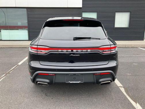 2025 Porsche Macan AWD