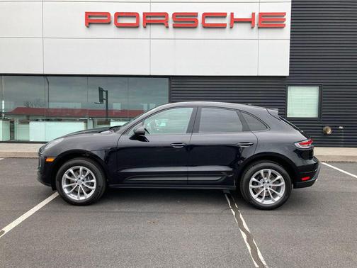 2025 Porsche Macan AWD