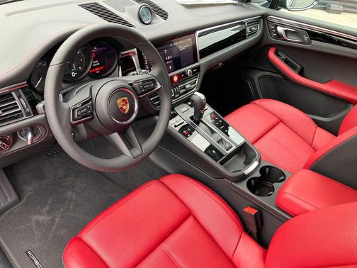 2025 Porsche Macan AWD