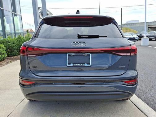 2025 Audi Q6 e-tron Premium Plus quattro