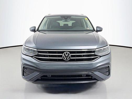 Platinum Gray Metallic 2023 Volkswagen Tiguan 2.0T SE