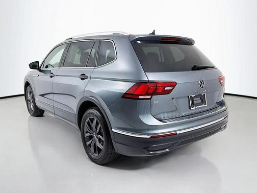 Platinum Gray Metallic 2023 Volkswagen Tiguan 2.0T SE