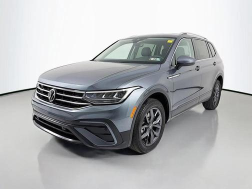 Platinum Gray Metallic 2023 Volkswagen Tiguan 2.0T SE