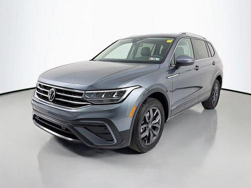 Platinum Gray Metallic 2023 Volkswagen Tiguan 2.0T SE