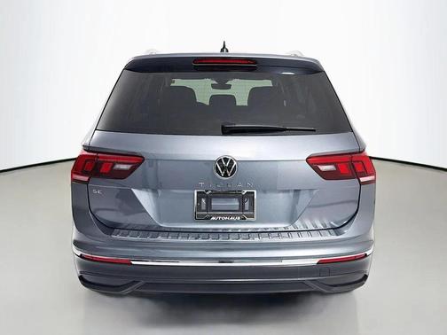 Platinum Gray Metallic 2023 Volkswagen Tiguan 2.0T SE