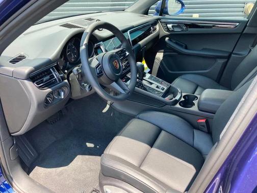 2024 Porsche Macan Base (PDK)