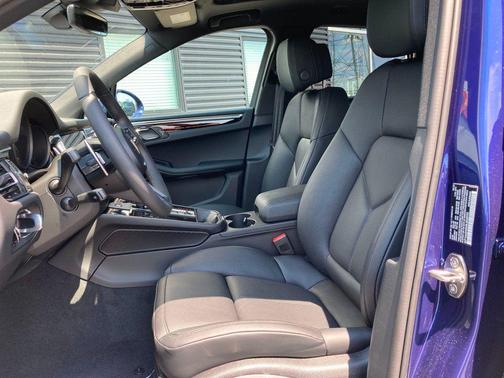 2024 Porsche Macan Base (PDK)