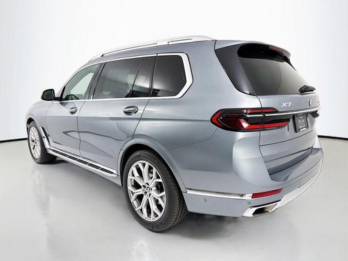 Skyscraper Grey Metallic 2023 BMW X7 xDrive40i