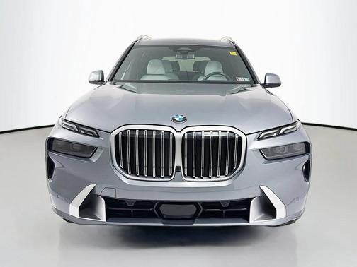 Skyscraper Grey Metallic 2023 BMW X7 xDrive40i