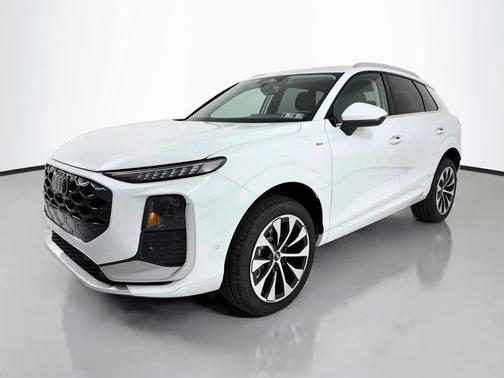 Glacier White Metallic 2026 Audi Q3 TFSI quattro S tronic