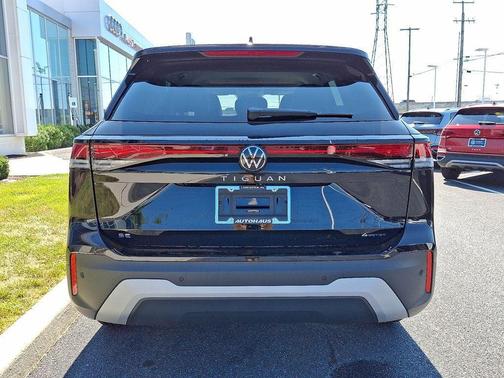 2025 Volkswagen Tiguan 2.0T SE 4MOTION