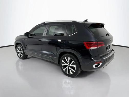 Deep Black Pearl 2023 Volkswagen Taos 1.5T SE