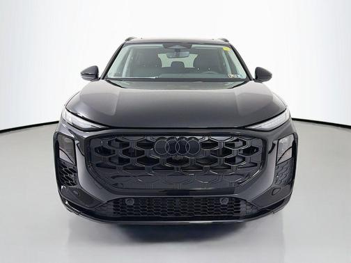 Mythos Black Metallic 2026 Audi Q3 S line