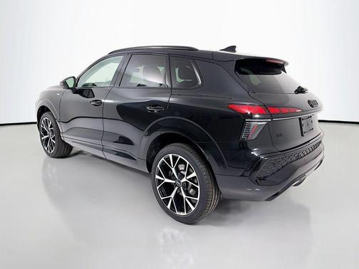 Mythos Black Metallic 2026 Audi Q3 S line