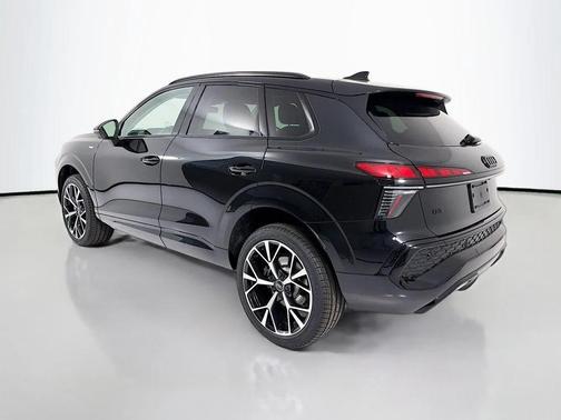 Mythos Black Metallic 2026 Audi Q3 S line