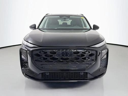 Mythos Black Metallic 2026 Audi Q3 S line