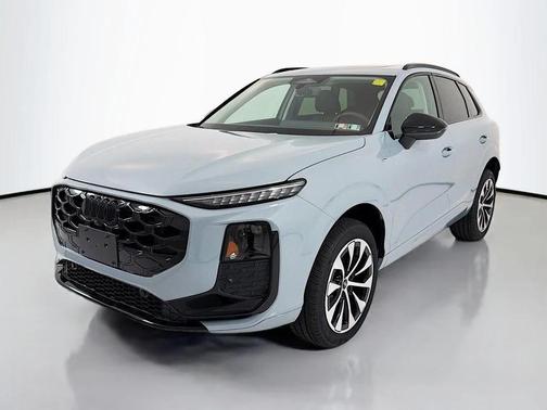 Arrow Gray Pearl Effect 2026 Audi Q3 TFSI quattro S tronic