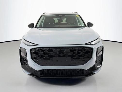 Arrow Gray Pearl Effect 2026 Audi Q3 TFSI quattro S tronic