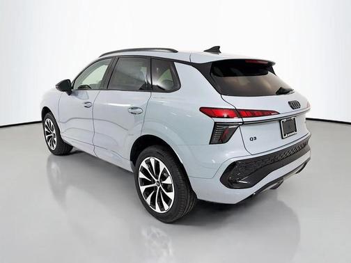 Arrow Gray Pearl Effect 2026 Audi Q3 TFSI quattro S tronic