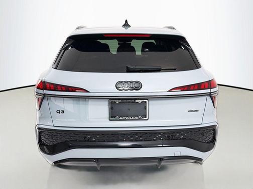 Arrow Gray Pearl Effect 2026 Audi Q3 TFSI quattro S tronic