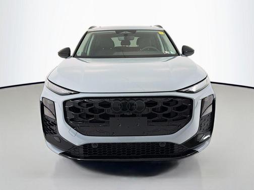 Arrow Gray Pearl Effect 2026 Audi Q3 TFSI quattro S tronic