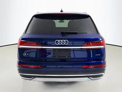 Navarra Blue Metallic 2023 Audi Q7 55 Premium Plus